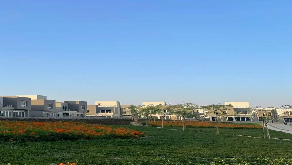 Luxury 3-Bedroom Apartment with Lake View
