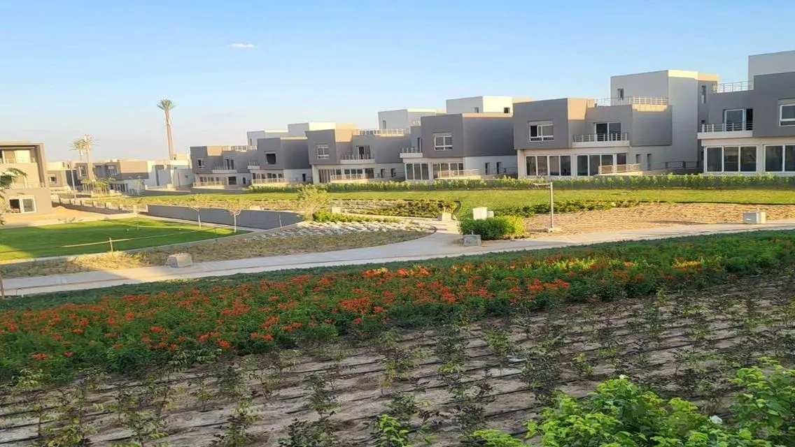Luxury 3-Bedroom Apartment with Lake View
