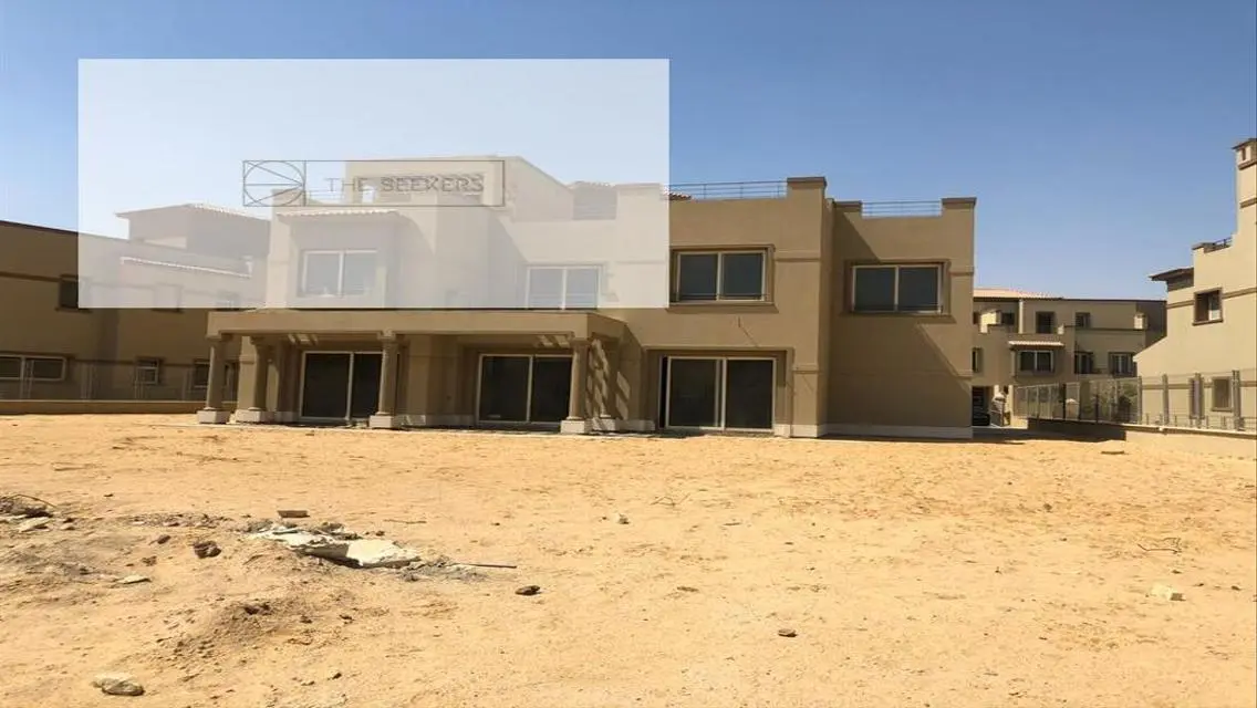 Luxury Home with Private Garden and Pool For Sale