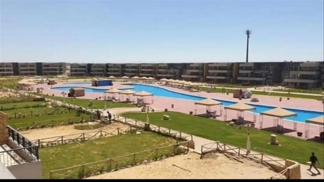 Luxury Apartment with Lake Views and Amazing Amenities