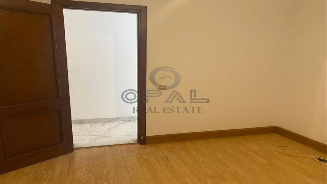 Luxurious Three-Bedroom Apartment in Prime Location