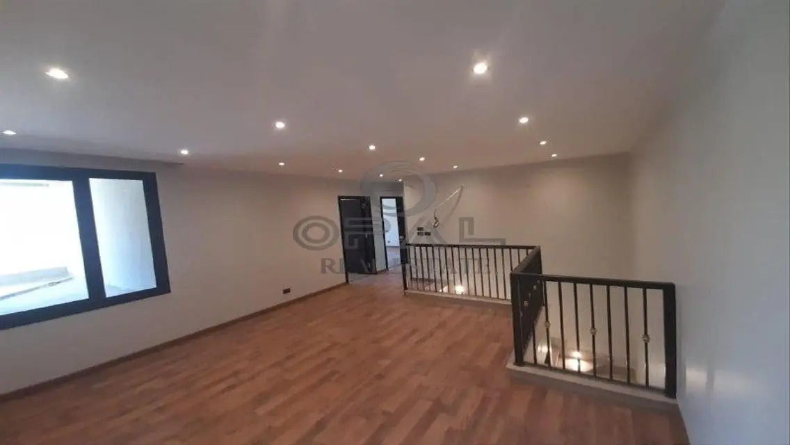 Ground Duplex for Rent in Westown Beverly Hills Area