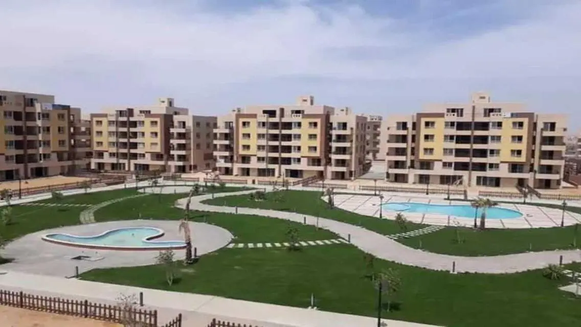 شقة مميزة 240 متر للبيع مع شرفة ومسبح مشترك