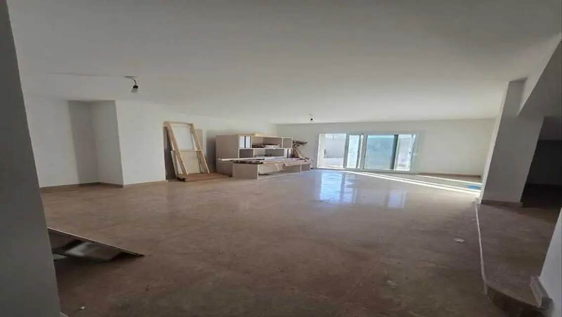 Luxury Apartment with Pool and Private Garden in the City Center