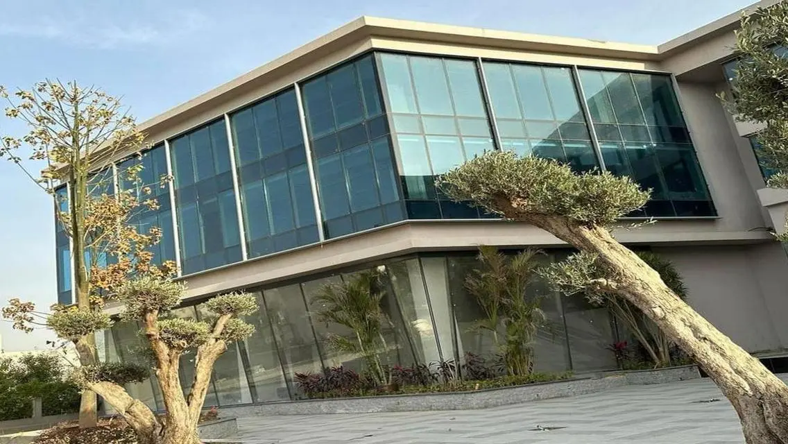 عقار مميز بمساحة واسعة للبيع