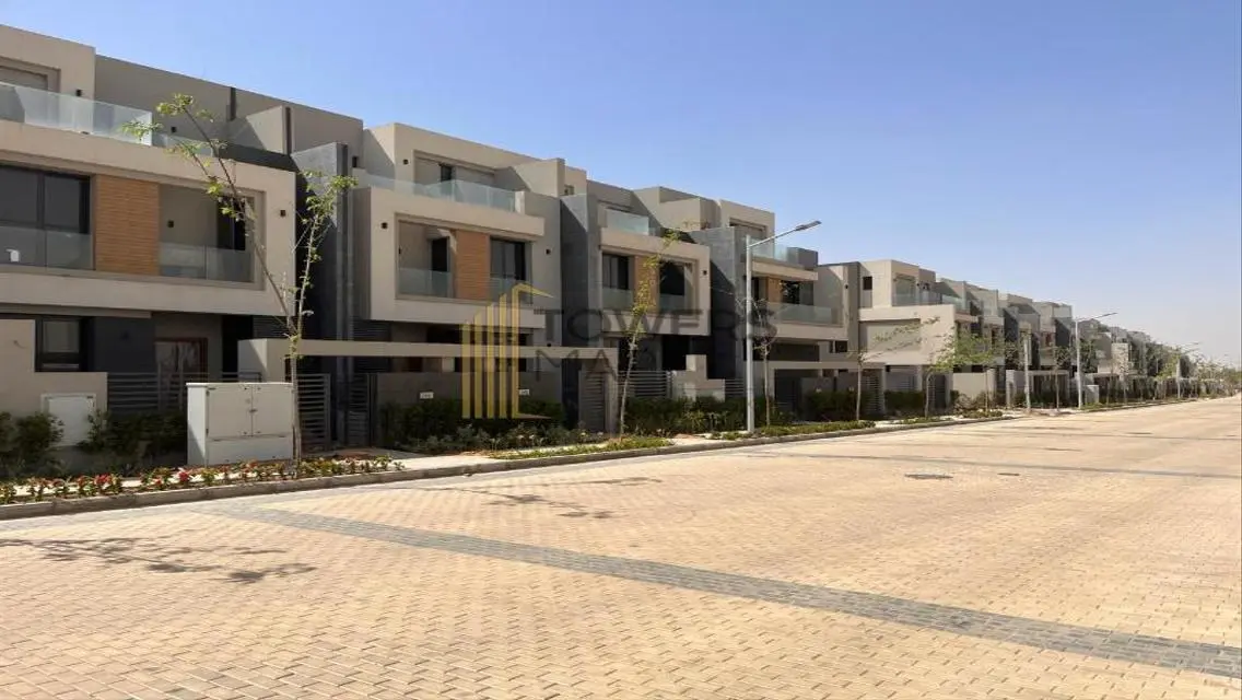 Luxury Apartment Overlooking a Major Landmark for Sale
