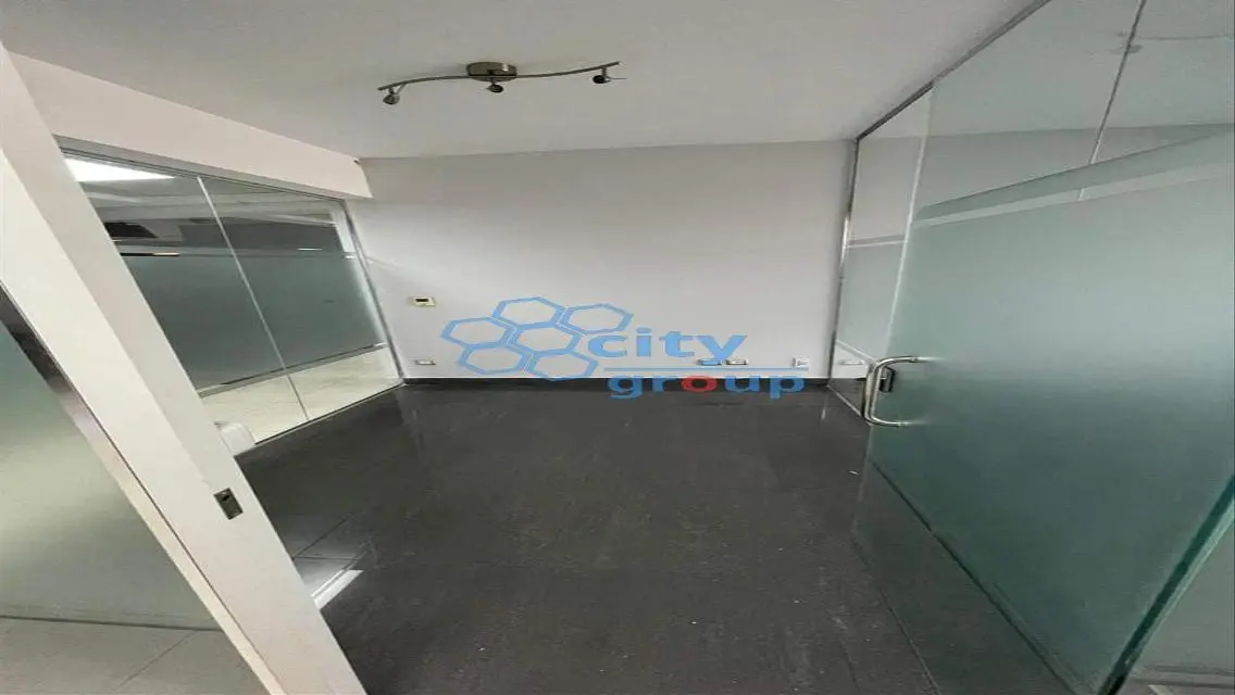 Modern Office Space of 600 Square Meters for Sale