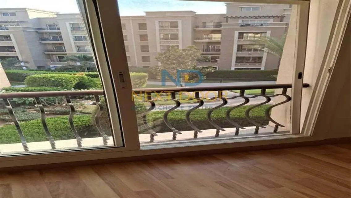 شقة فاخرة بمساحة كبيرة للإيجار في قلب المدينة