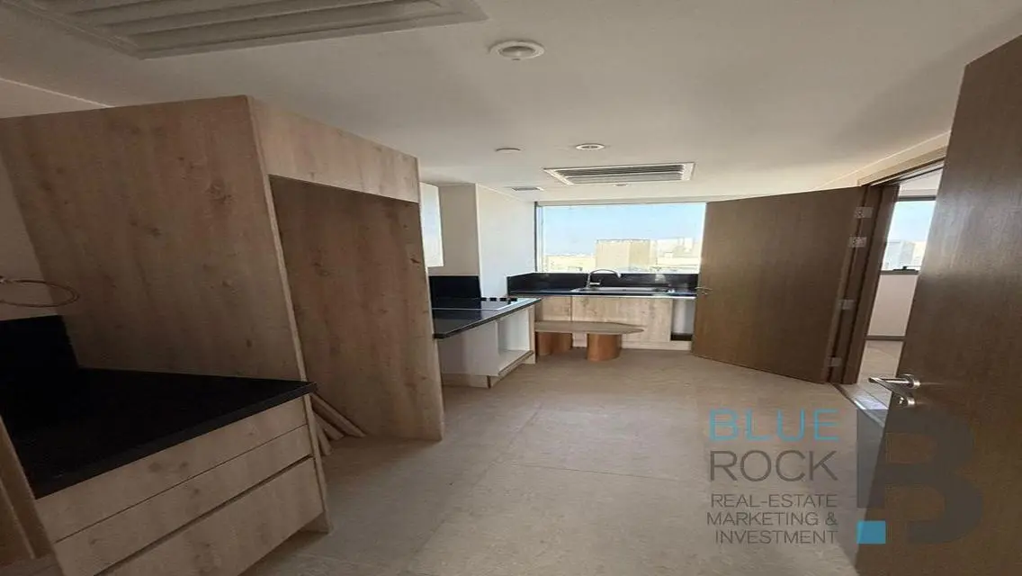 Luxury Apartment with Stunning Lake Views