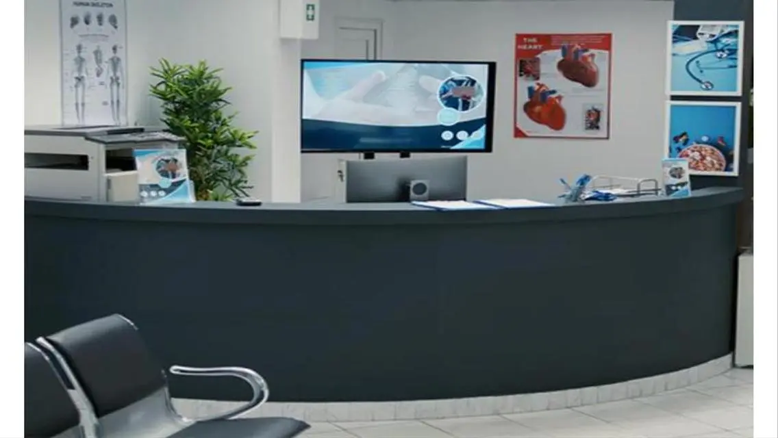 مكتب حديث بمساحة واسعة للبيع