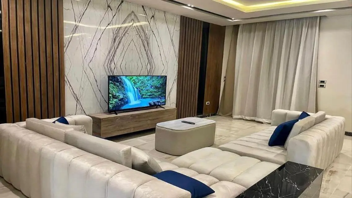 شقة فاخرة في لايان ريزيدنس نيو كايرو