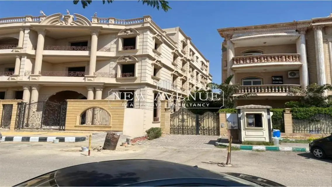 فيلا فاخرة للإيجار مع حديقة خاصة وغرفة خادمة