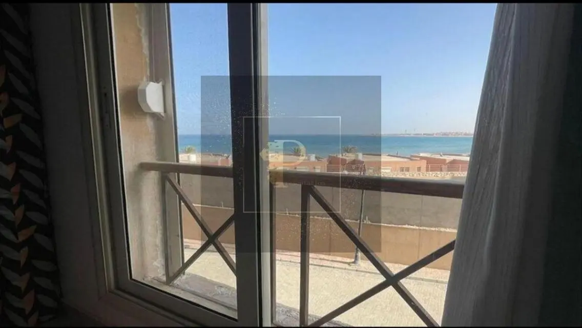 فيلا فاخرة للإيجار مكونة من 5 غرف بحمام سباحة مشترك