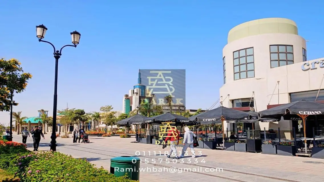 مول تجاري مفتوح المدى للبيع