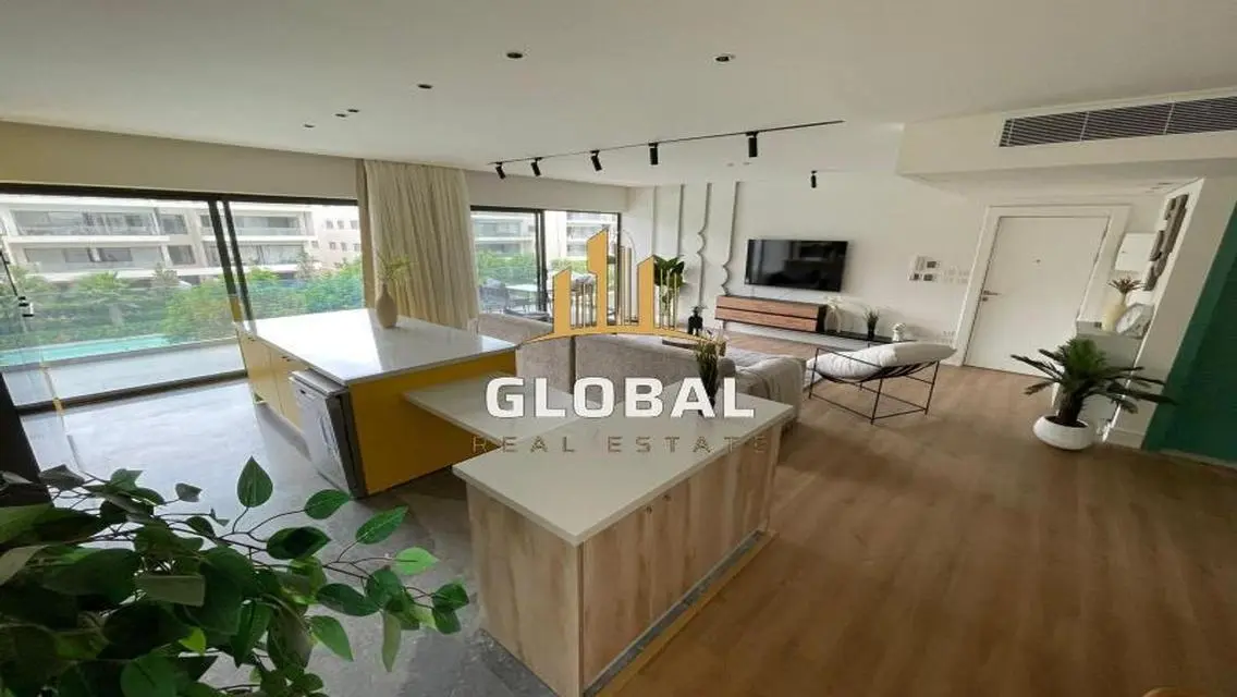 Luxury Apartment with Scenic Lake View