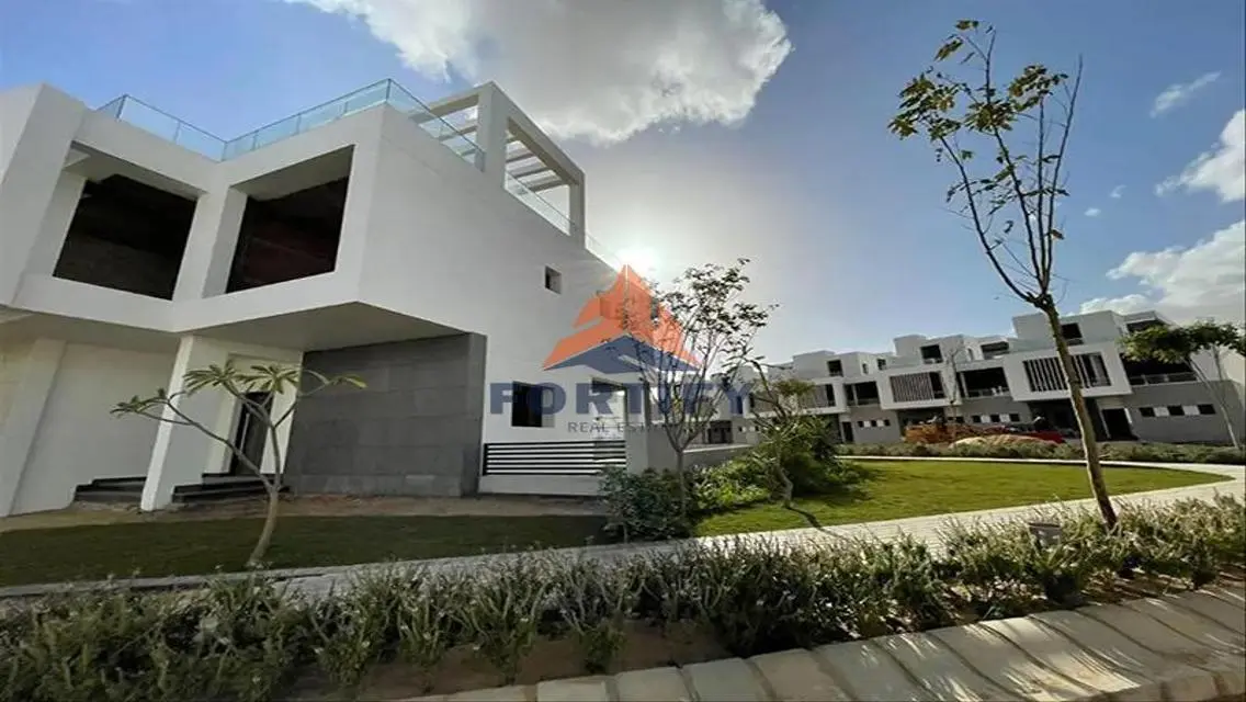 Luxury Villa for Sale at 5,800,000 EGP in Prime Location
