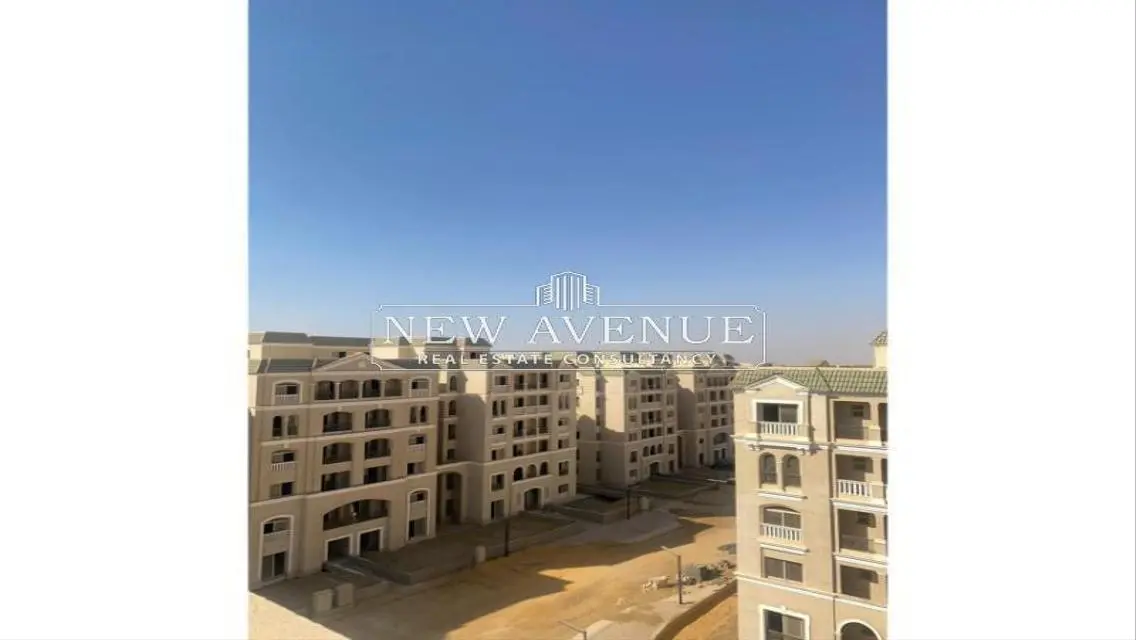 عقار راقي بمساحة فسيحة للبيع