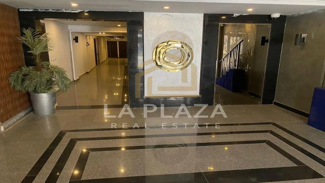 فيلا فاخرة مكونة من 5 غرف للبيع في منطقة مميزة