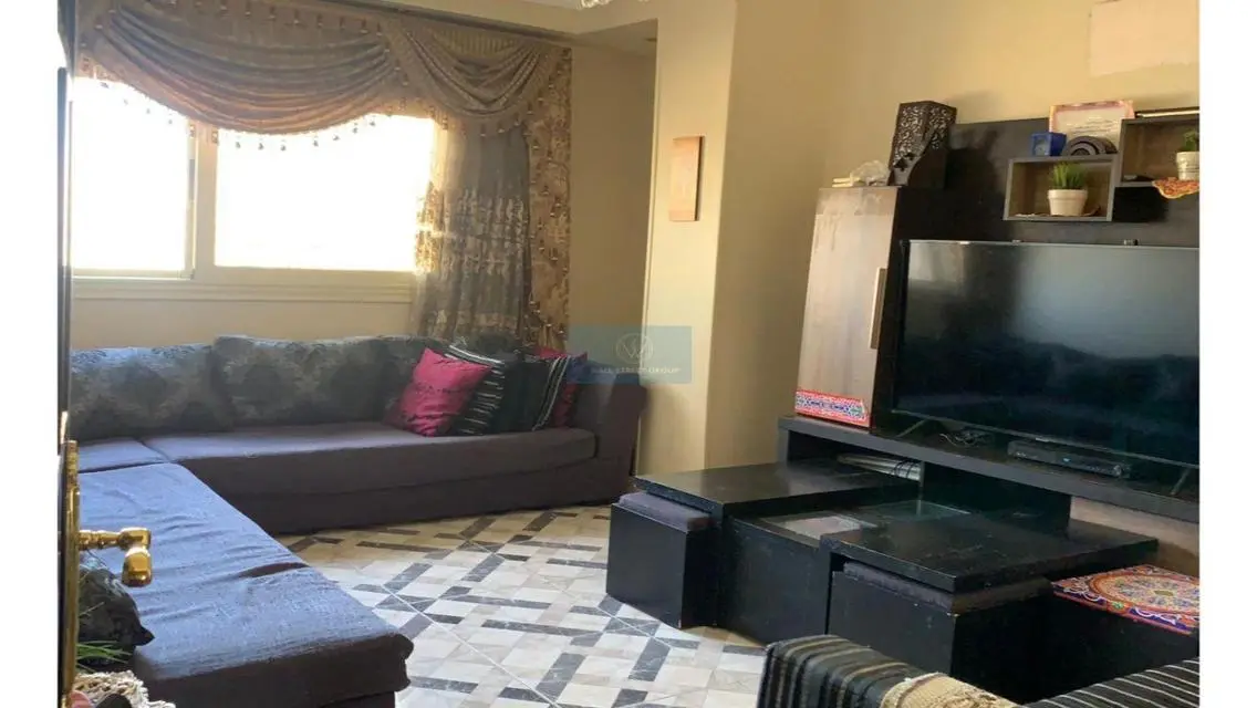شقة رائعة بمساحة 300 متر للبيع