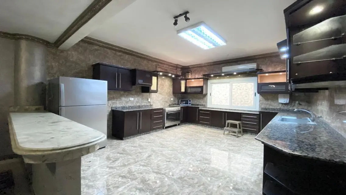 Furnished 6-Bedroom Duplex with Pool in West Golf