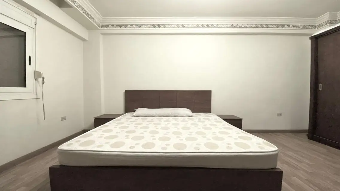 Furnished 6-Bedroom Duplex with Pool in West Golf