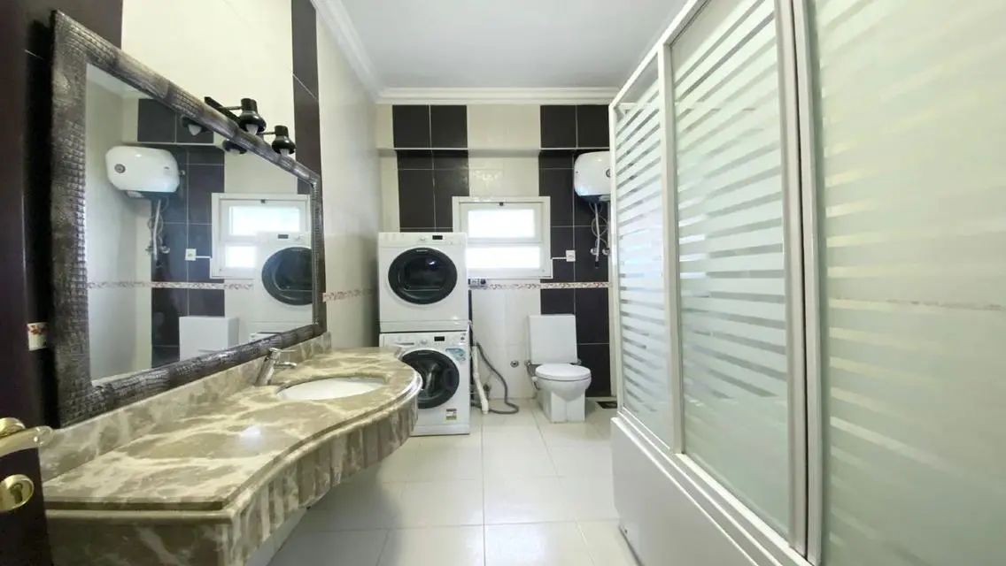Furnished 6-Bedroom Duplex with Pool in West Golf