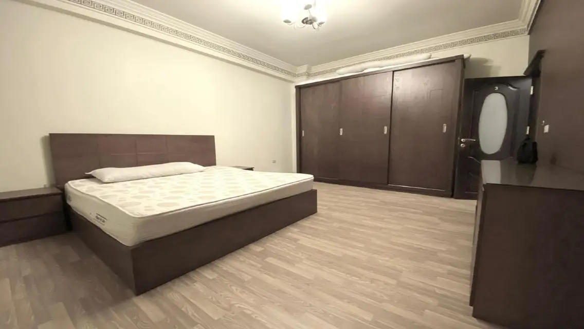 Furnished 6-Bedroom Duplex with Pool in West Golf