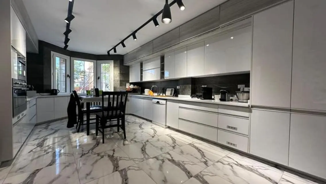 Stylish 2500 sqm Apartment for Sale at 175000
