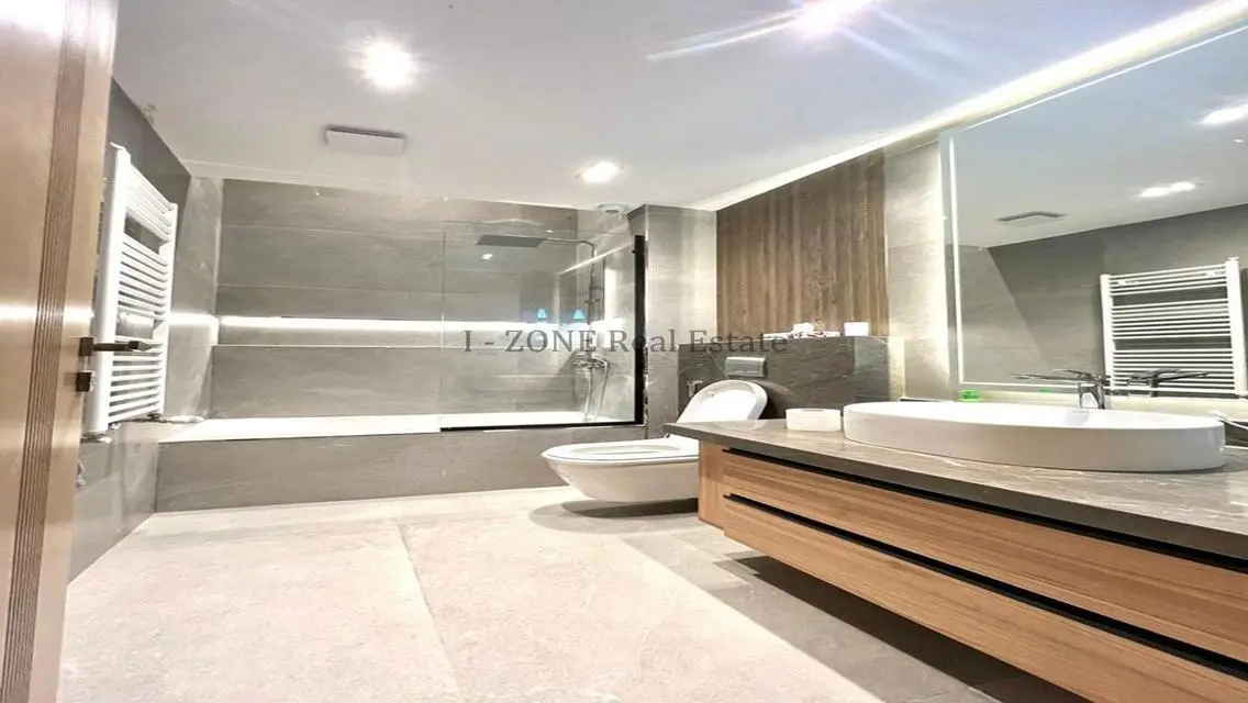Luxury Apartment at Sky Condos