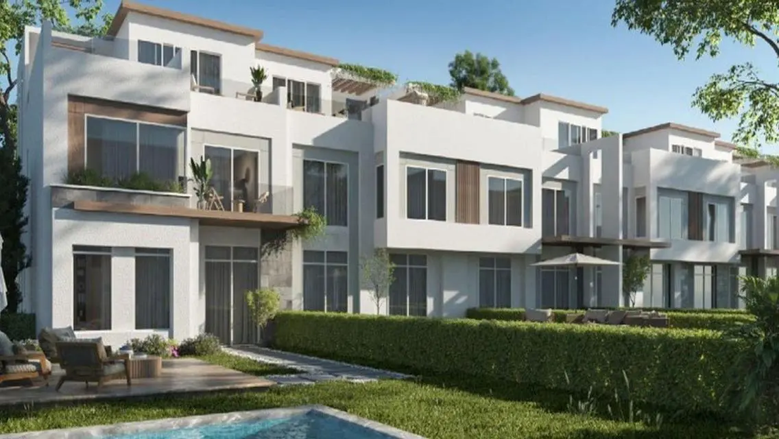 Luxurious 186 sqm Apartment overlooking Lake with Shared Pool