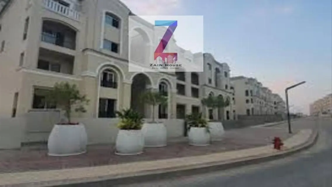شقة فاخرة للبيع مع شرفة