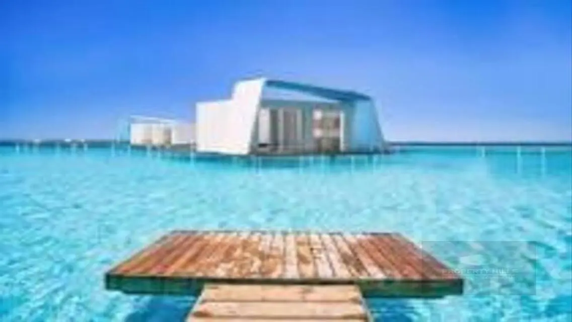 Luxury Apartment with Private Garden and Lake View