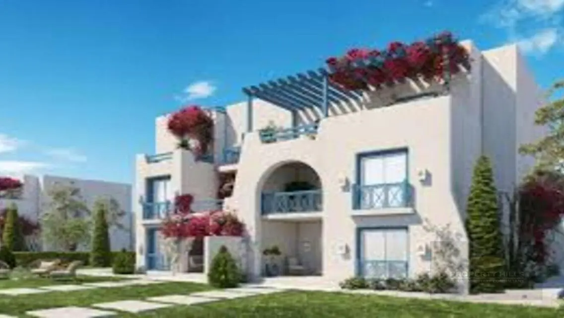 Luxury Apartment with Private Garden and Lake View