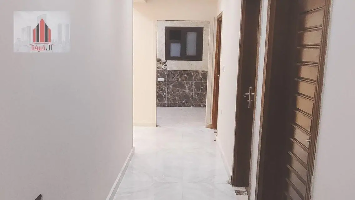 شقة مميزة بمساحة واسعة في موقع مركزي
