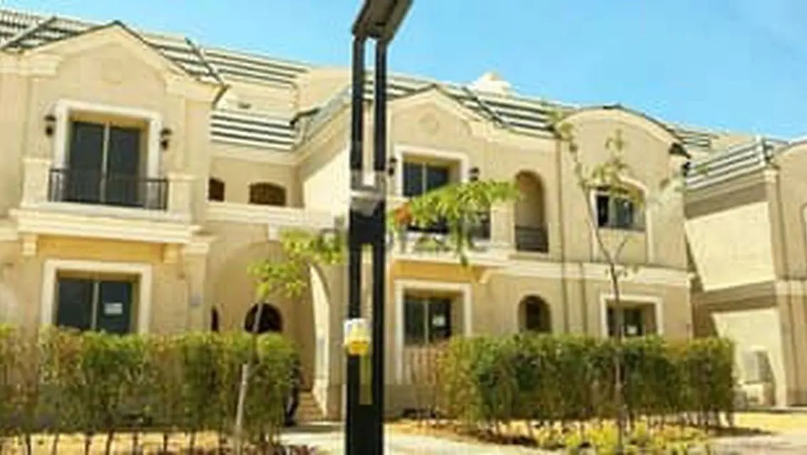 شقة فاخرة للبيع بمساحة كبيرة وحارس أمن