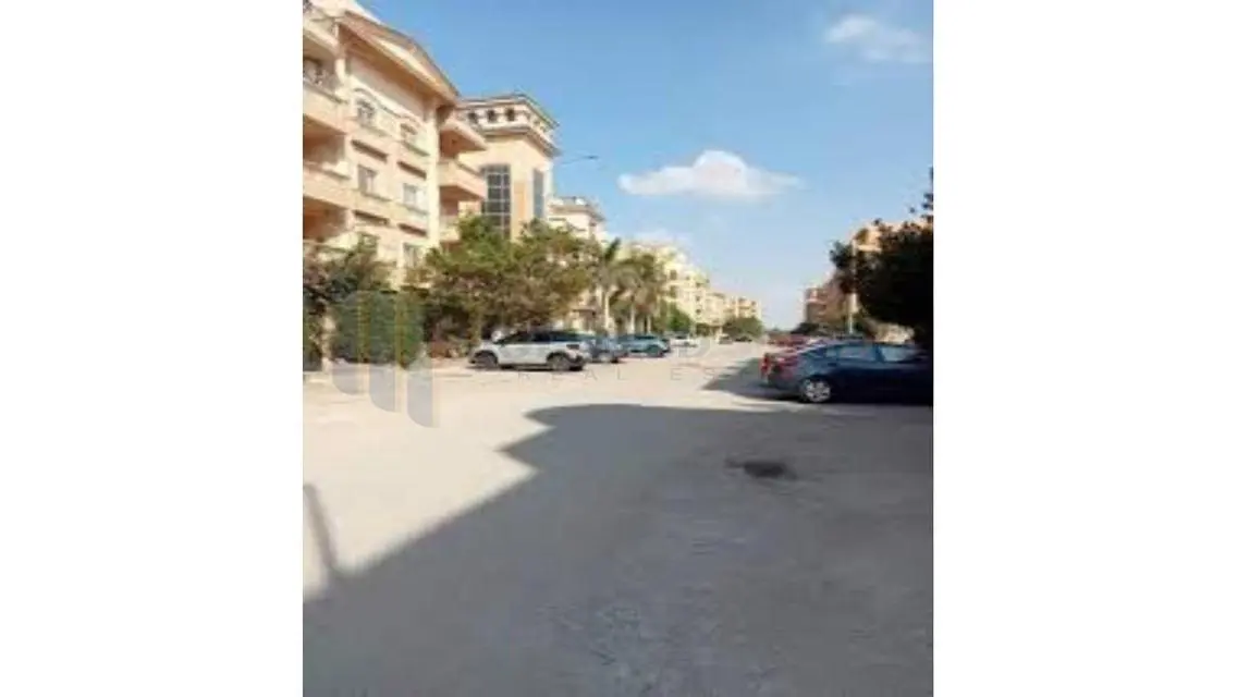 شقة فاخرة للبيع بمساحة واسعة