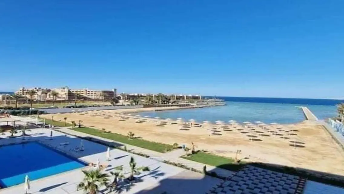 Modern Apartment with Luxurious Amenities in Prime Location