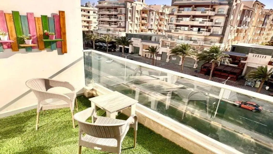 Modern Apartment with Luxurious Amenities in Prime Location