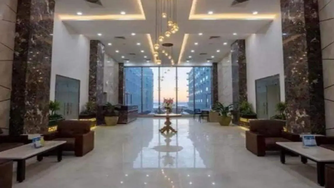 Modern Apartment with Luxurious Amenities in Prime Location