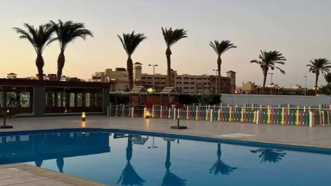 Modern Apartment with Luxurious Amenities in Prime Location