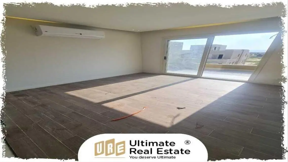 Luxurious Apartment with Private Garden and Pool in Prime Location