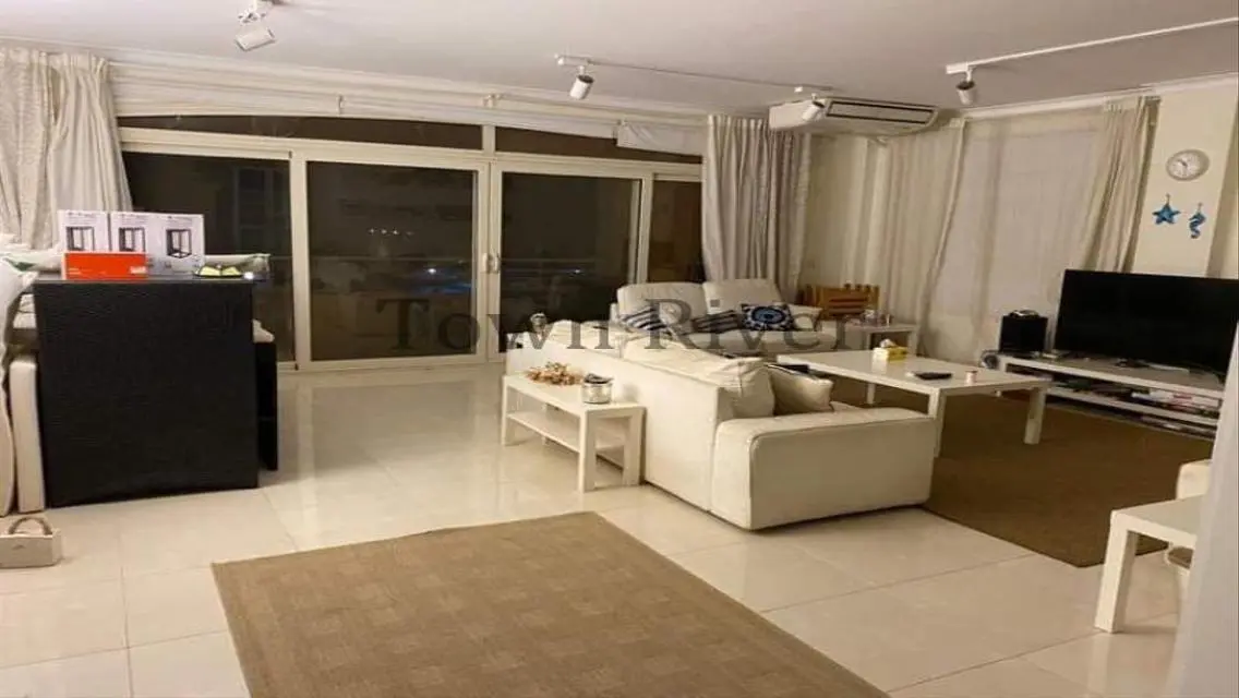 شقة فاخرة بإطلالة مميزة على البحيرات