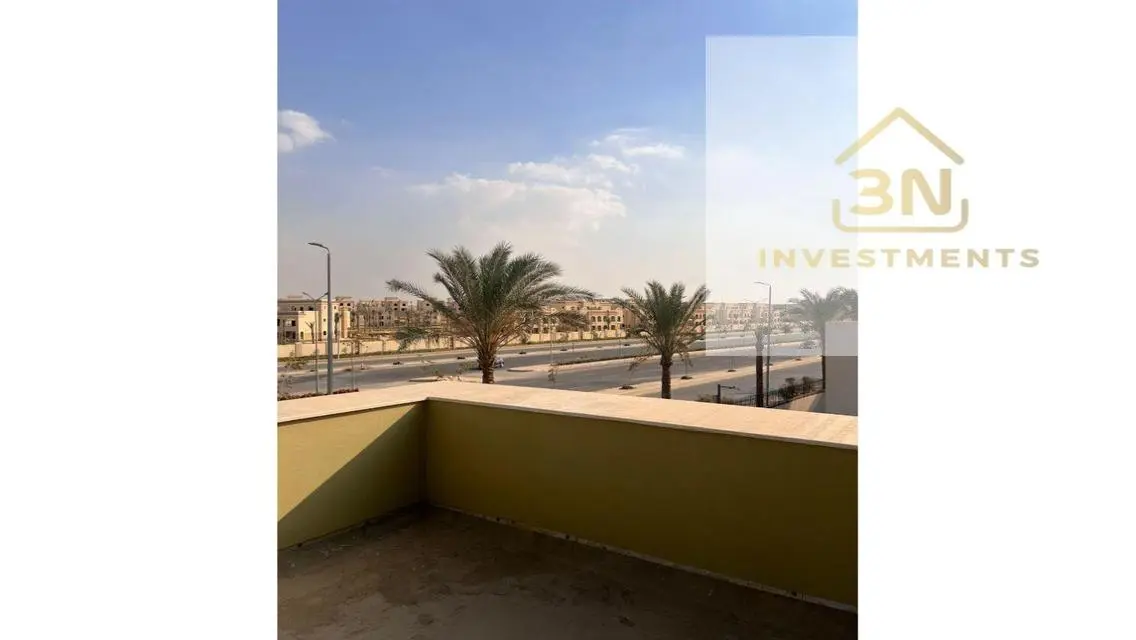فيلا فاخرة للبيع مع مسبح خاص وحديقة