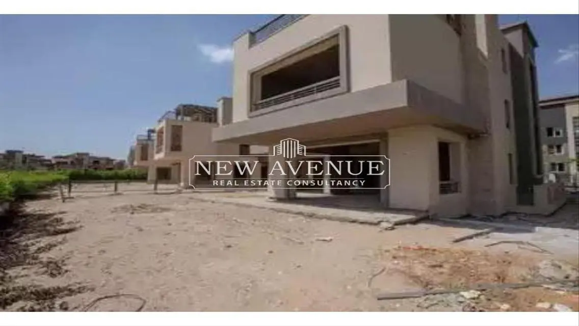 Luxury Villa with Private Garden and Swimming Pool