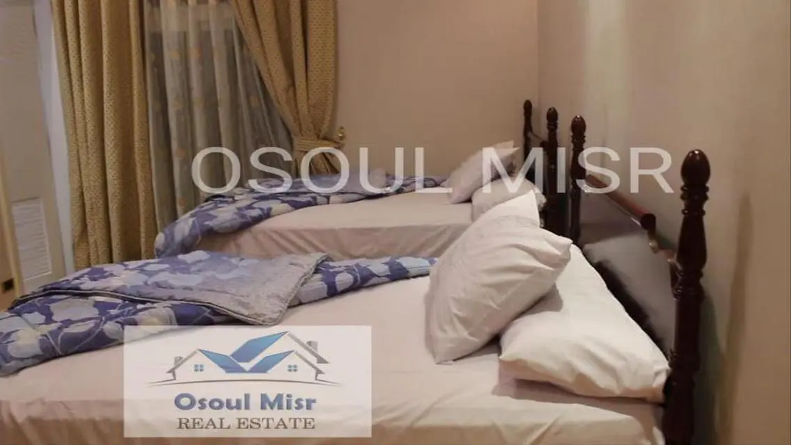 شقة فاخرة للبيع مع شرفة وحديقة خاصة