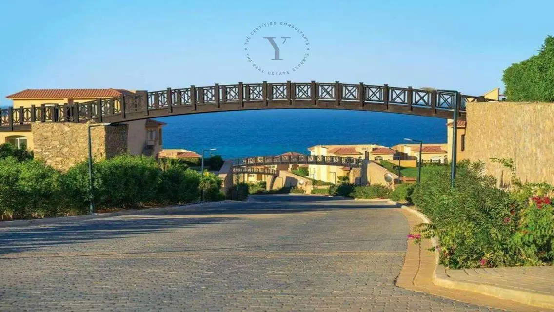 فرصة استثمارية مميزة: فيلا فاخرة للبيع بمساحة واسعة