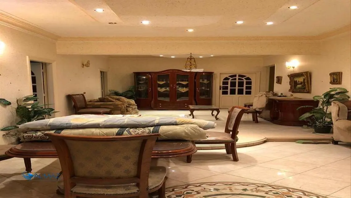 شقة رائعة بمساحة 350 متر² للإيجار