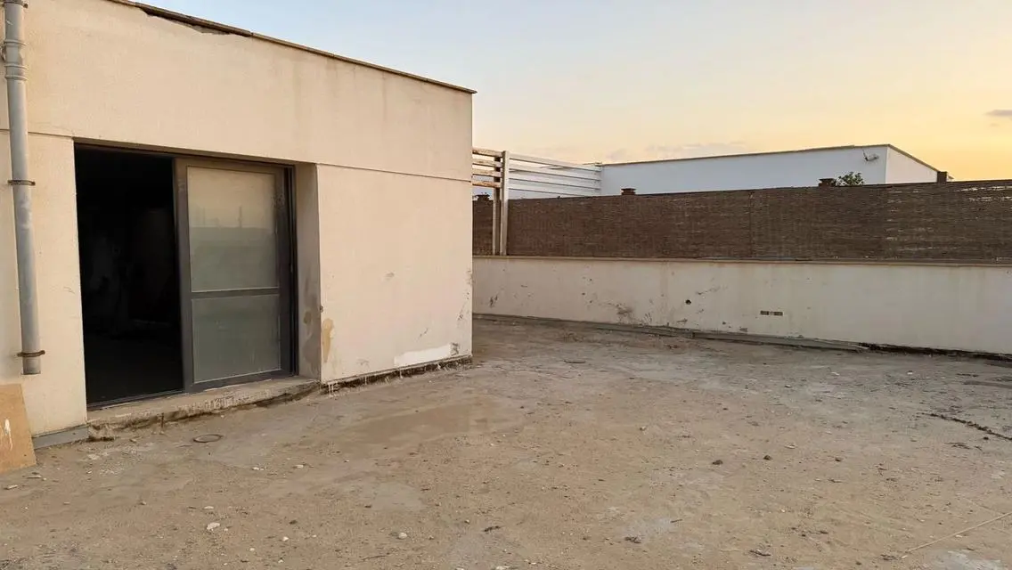 شقة فخمة للبيع ثلاث غرف نوم بمساحة 300 متر