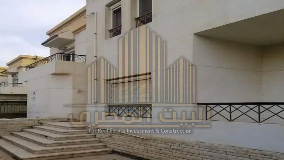 فيلا مستقلة فاخرة بمساحة واسعة