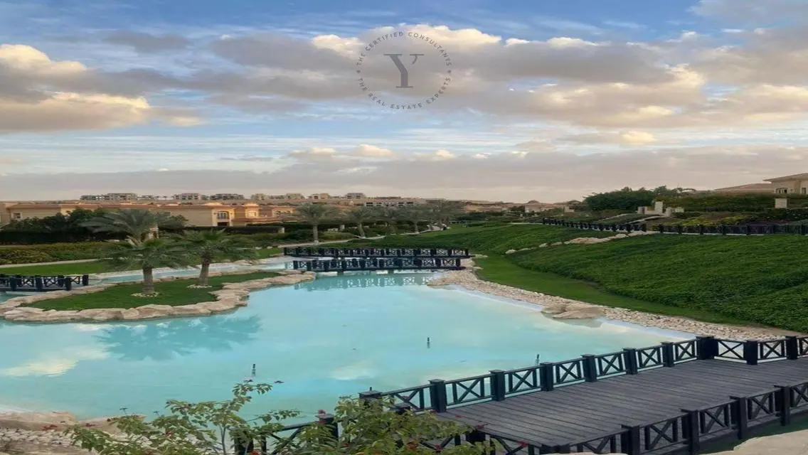 فيلا فخمة بمساحة 600 متر مع مسبح خاص وإطلالة مذهلة